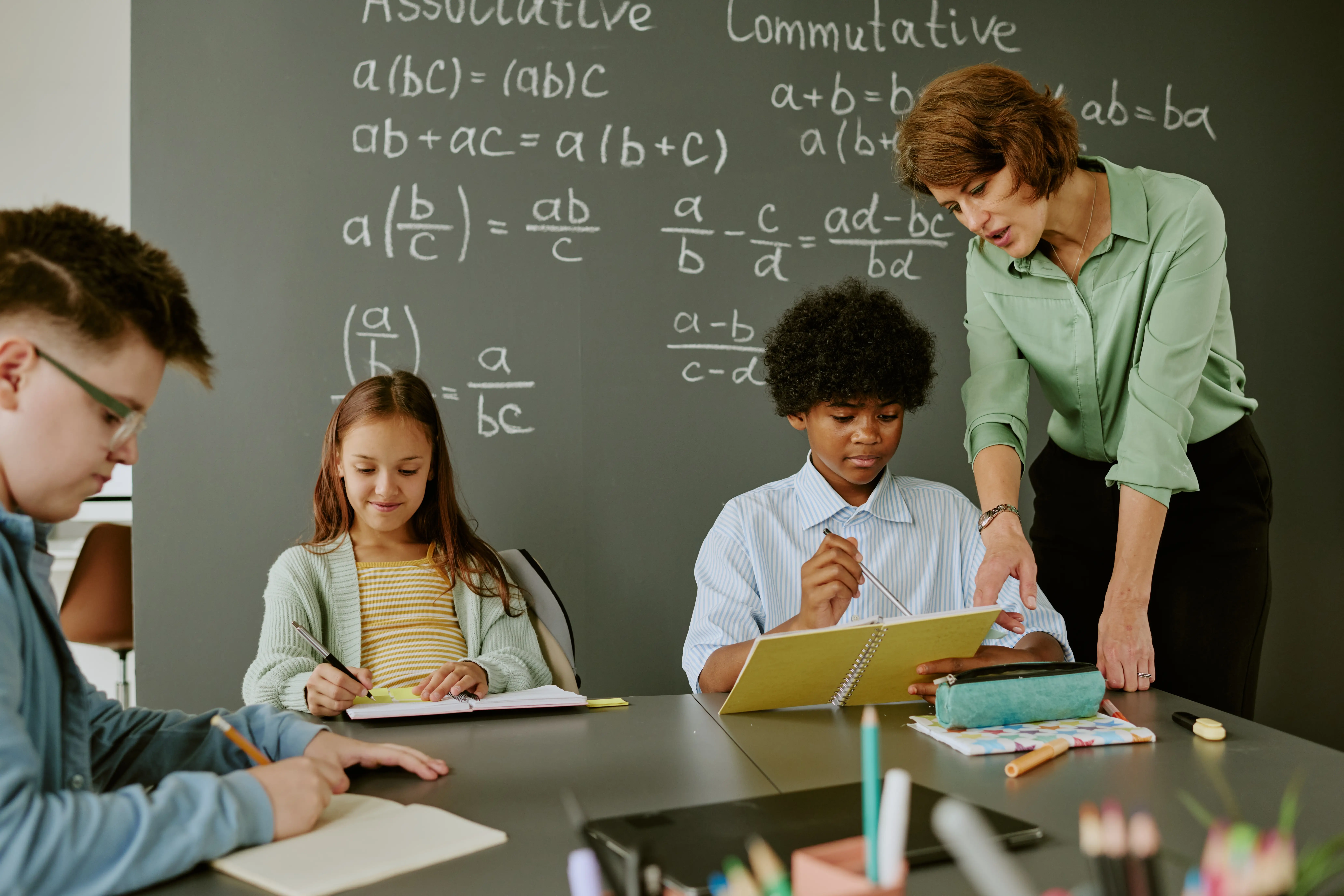 Matemática nos anos finais - aprendendo com jogos e desafios.