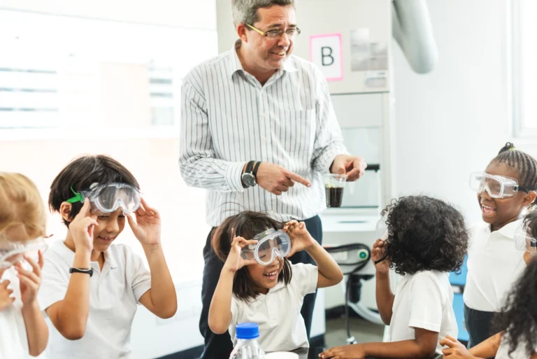 Capa do artigo O perfil do professor do futuro: como mediar afeto, tecnologia e inovação na rede pública